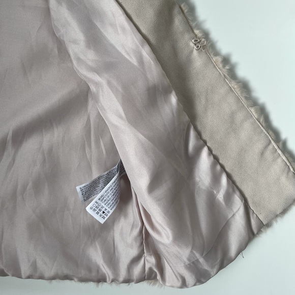 Forever 21 Women’s Faux Fur Vest Small - Picture 6 of 10